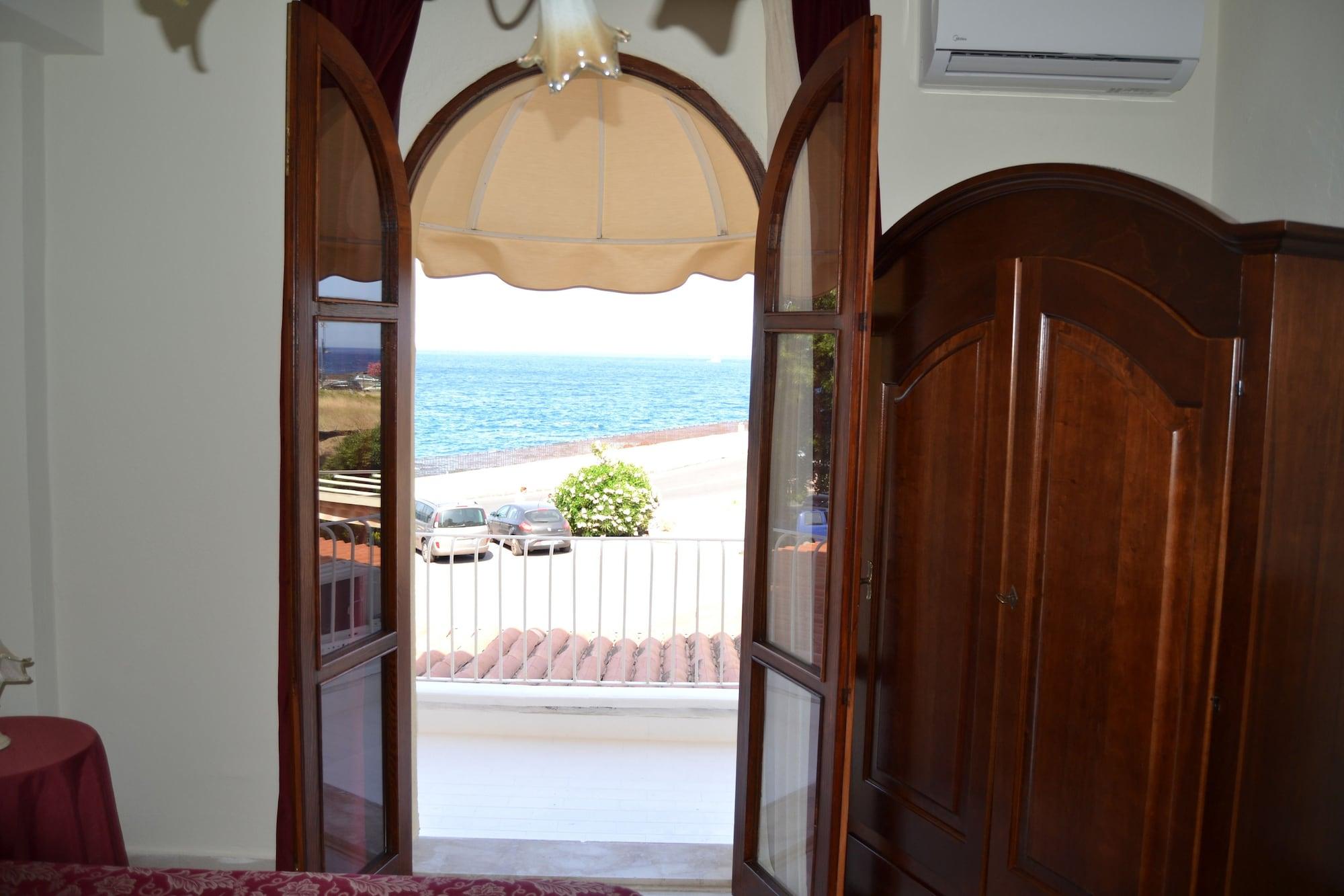 Hotel Porto Azzurro Giardini-Naxos Extérieur photo