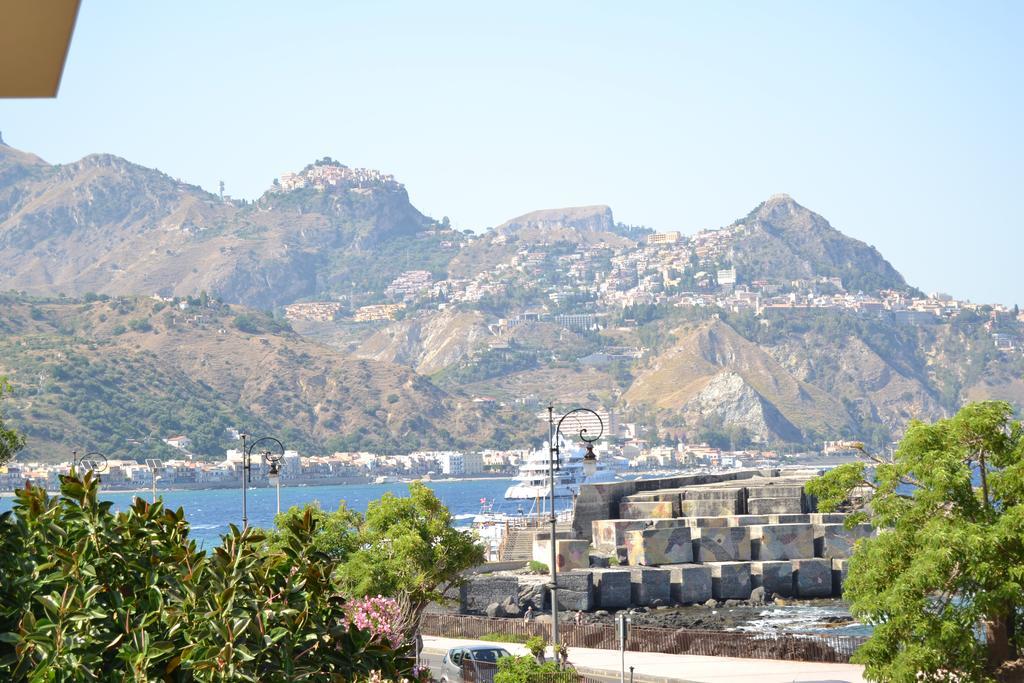 Hotel Porto Azzurro Giardini-Naxos Extérieur photo