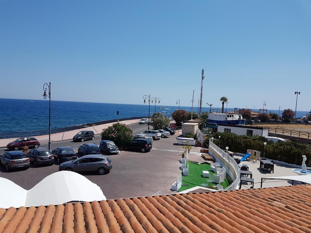 Hotel Porto Azzurro Giardini-Naxos Extérieur photo