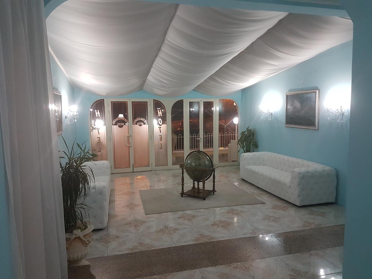 Hotel Porto Azzurro Giardini-Naxos Extérieur photo
