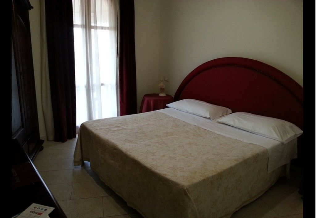 Hotel Porto Azzurro Giardini-Naxos Extérieur photo